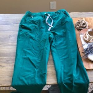 FIGS Scrub pants and top